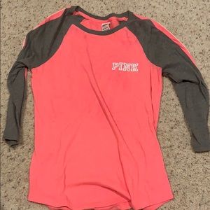 pink tshirt